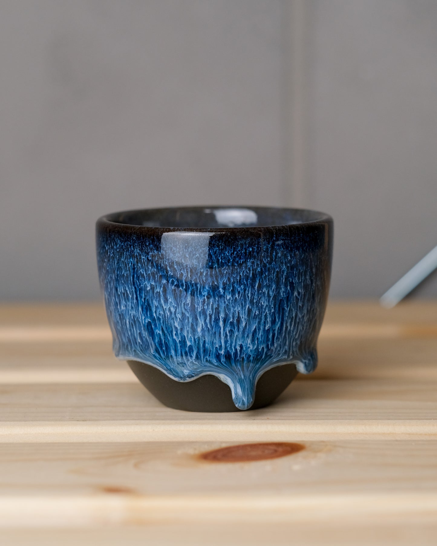 105. Espresso cup 100ml, waterfall, black stoneware, extra drippy