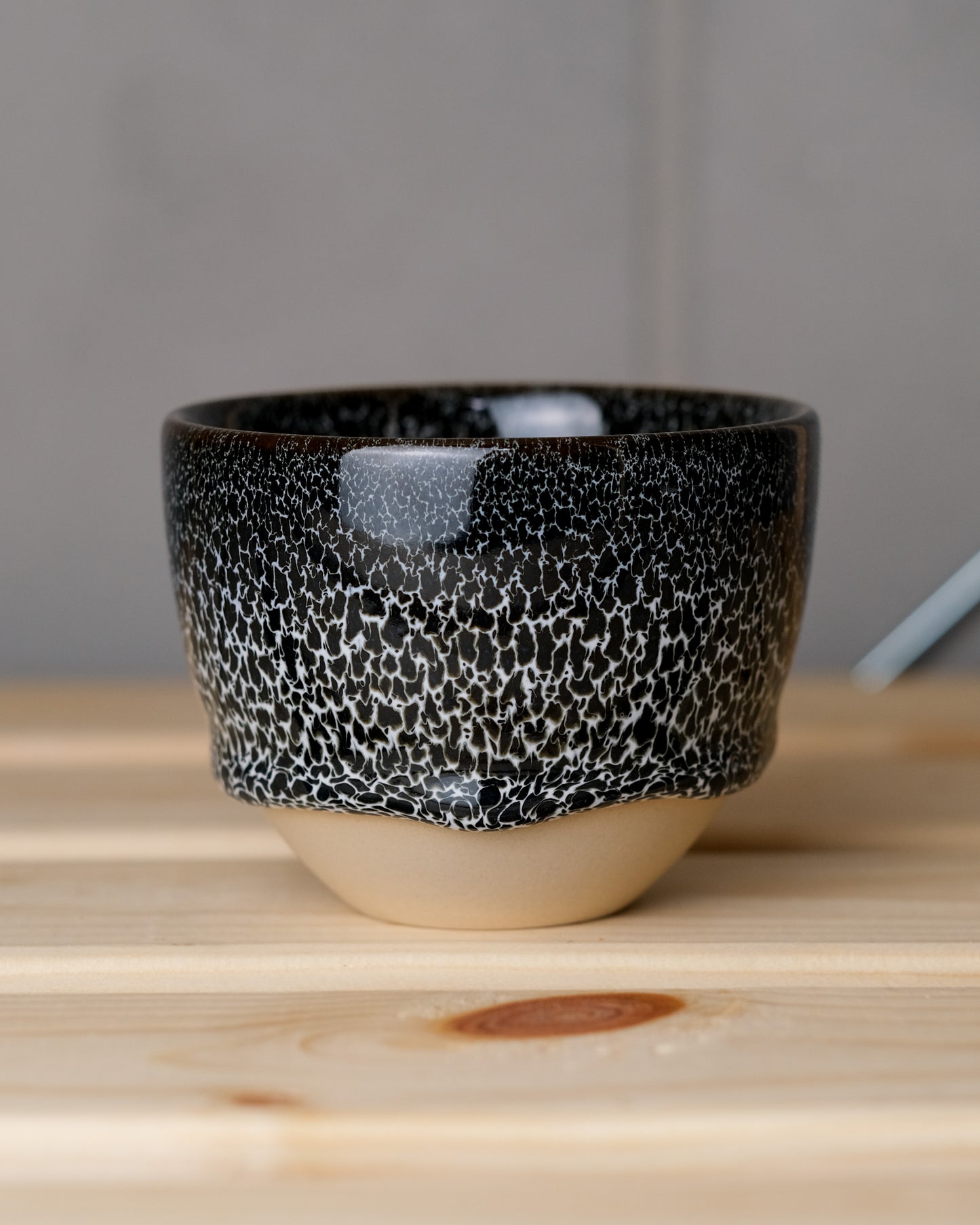 108. Cappuccino cup 200ml, black and white, light clay