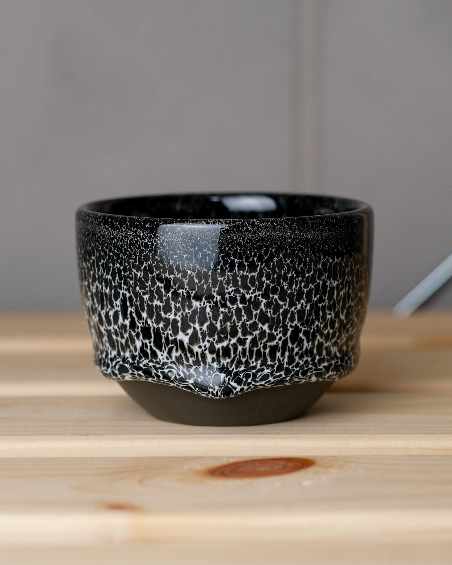 089. Cappuccino cup 200ml V2, slipcasted, black and white, black clay