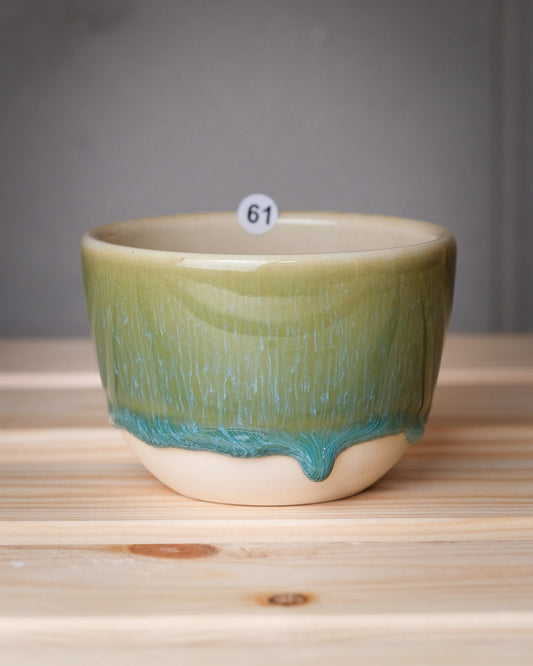 061. 180-200 ml cup, thrown