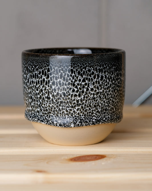 118. 290ml cup, black and white, light clay