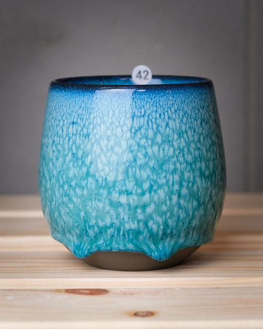 042. 330ml cup, slipcasted