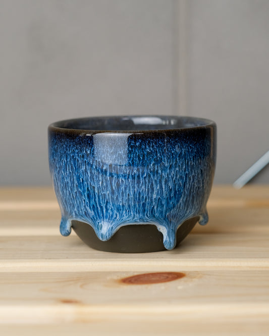 081. Cappuccino cup 200ml, V2 slipcasted, waterfall, black clay, drippy
