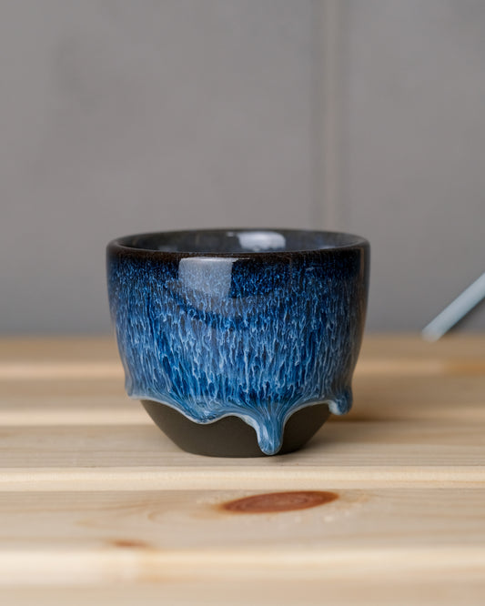 105. Espresso cup 100ml, waterfall, black stoneware, extra drippy