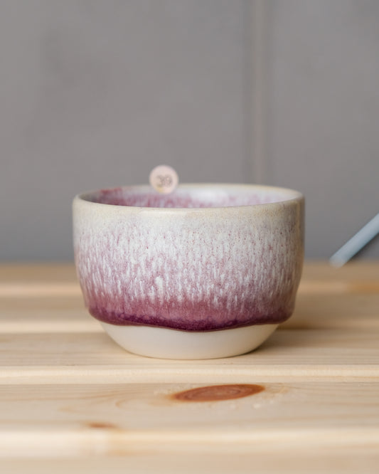 039. Porcelain cup 140-170ml, shallow, a specific piece