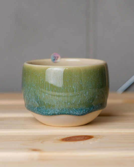 027. 160-200 ml cup, thrown, a specific piece