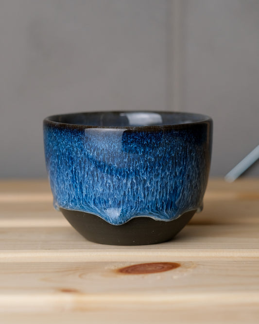 080. Cappuccino cup 200ml, V2 slipcasted, waterfall, black clay, less drippy